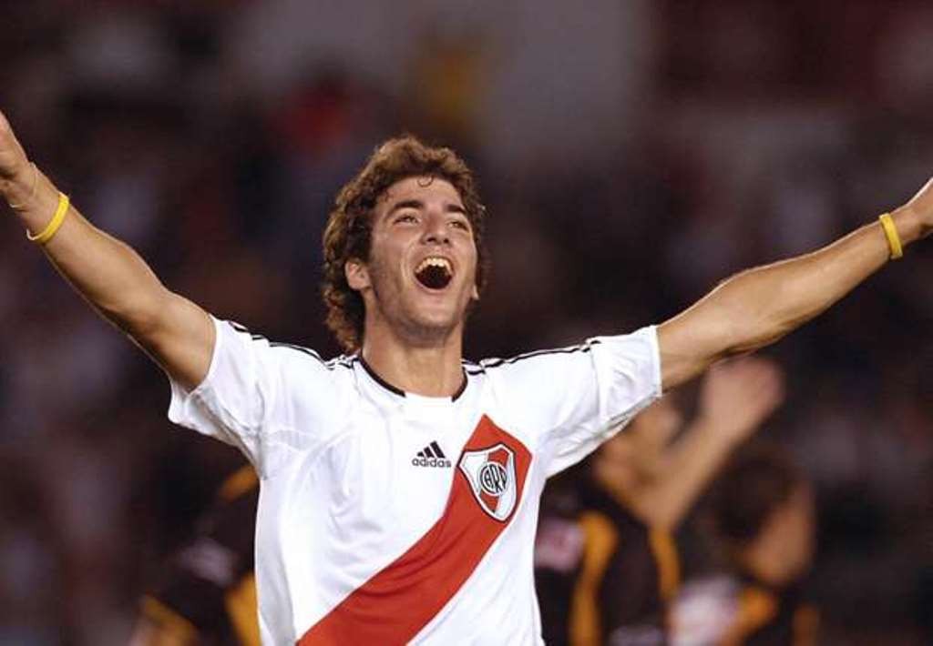 gonzalo-higuain-river-plate_113213ne01l0h1tv5yfyaucp02