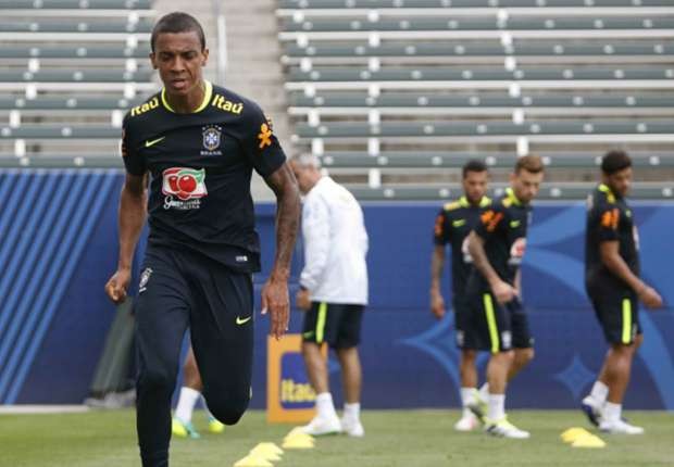 Luiz Gustavo không dự Copa vì lý do cá nhân. Ảnh: Internet.