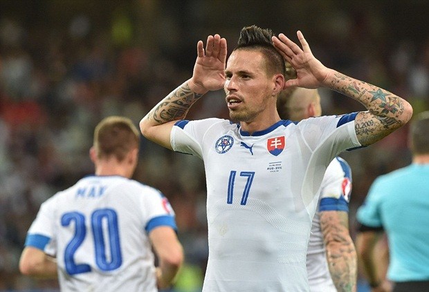 Hamsik tỏa sáng với siêu phẩm vào lưới tuyển Nga. Ảnh: Internet.