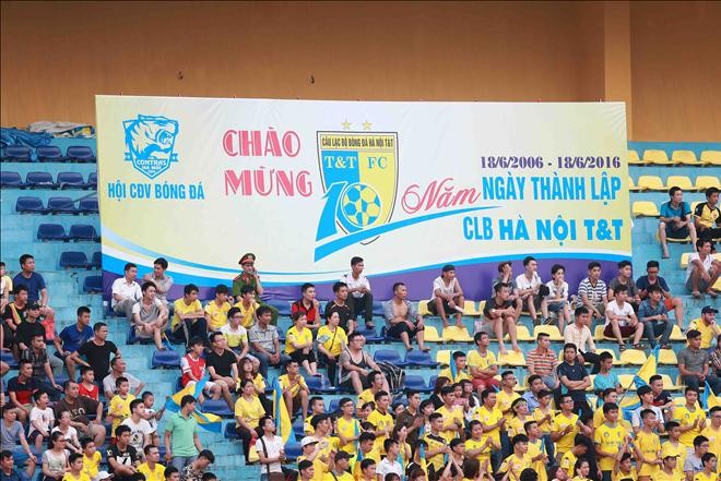 Ban tổ chức sân Hàng Đẫy vừa phải nhận thêm án phạt nặng vì các CĐV. Ảnh Hải Đăng.
