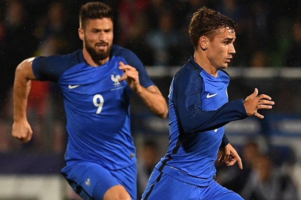 Griezmann chơi như một tiền đạo ảo bên cạnh Giroud nhưng cả hai không tìm được sợi dây liên kết. Ảnh: Internet.