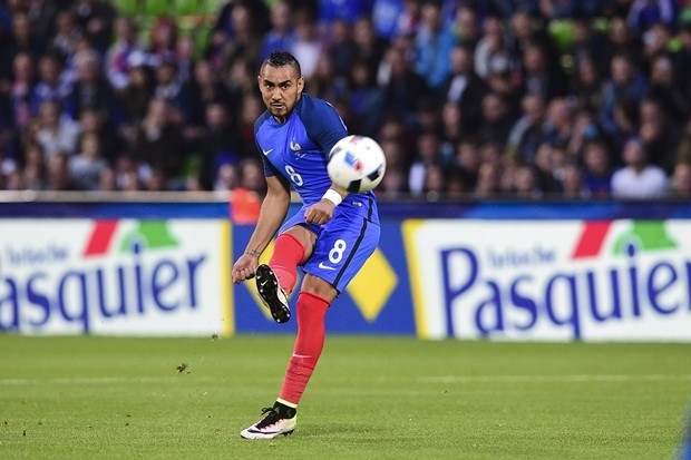 Payet chứng minh vai trò nhạc trưởng trong hiệp hai với sơ đồ 4-2-3-1. Ảnh: Internet.