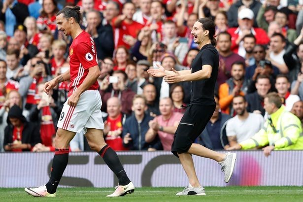 Ibrahimovic-tu-choi-om-ba