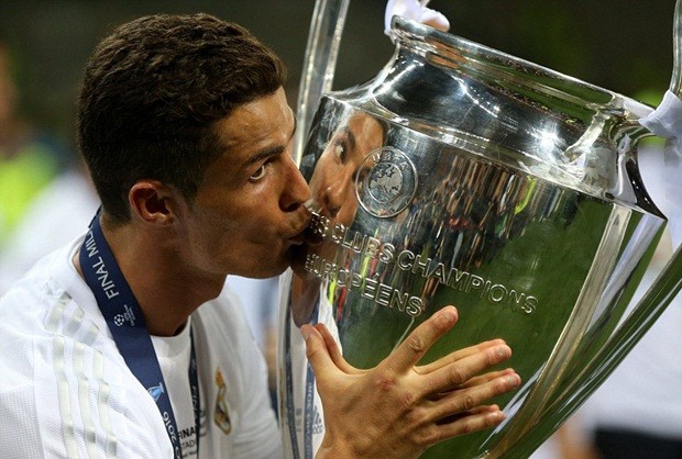 Ronaldo đã giành ngôi Vua phá lưới Champions League 2015/16 với 16 bàn và bước lên đỉnh Champions League cùng Real.