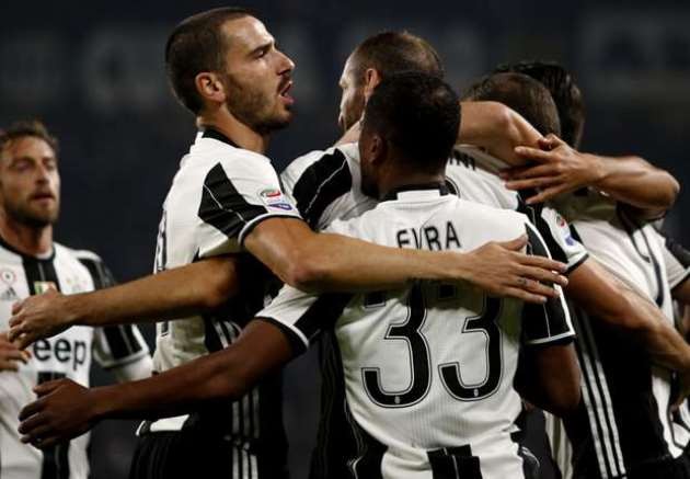 juventus-celebrating-vs-sampdoria-serie-a_m7p7346h6ovo1ffz794bwy8dw