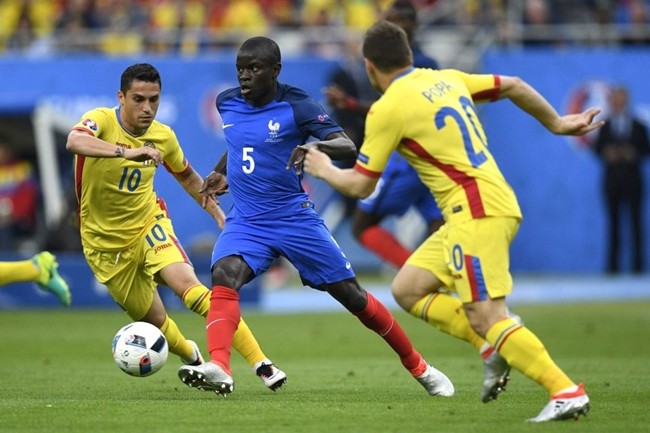 N’Golo Kante đang được nhiều đại gia châu Âu quan tâm. Ảnh: Internet.