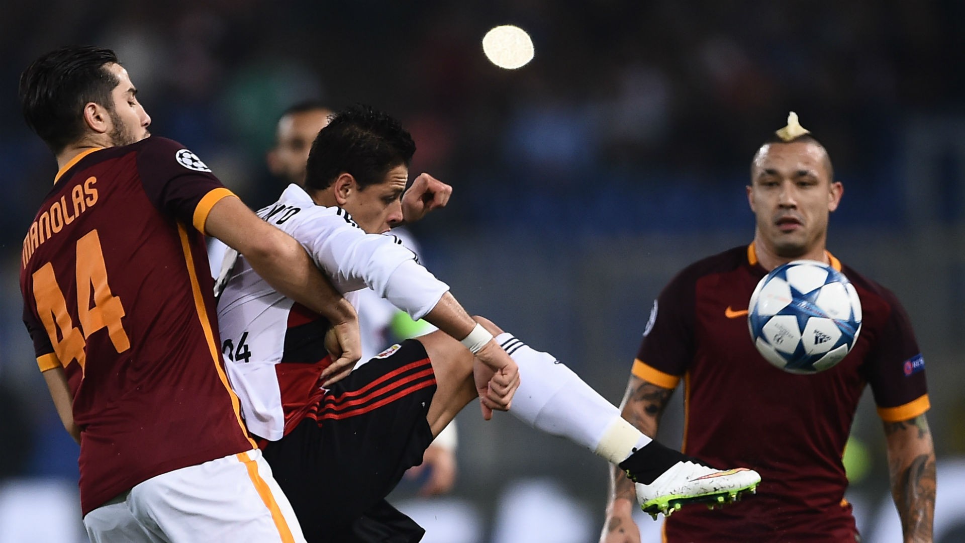 kostas-manolas-radja-nainggolan-javier-hernandez-roma-bayer-leverkusen-04112015_1droz4ph1t0o01t704tx43vpn6