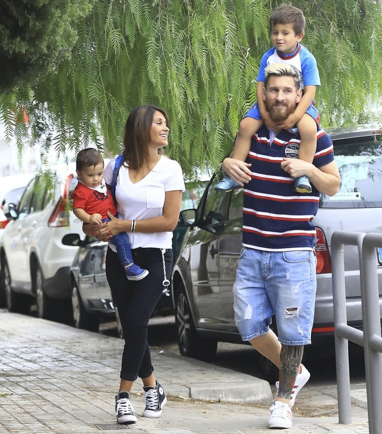 Lionel-Messi-dua-con-toi-