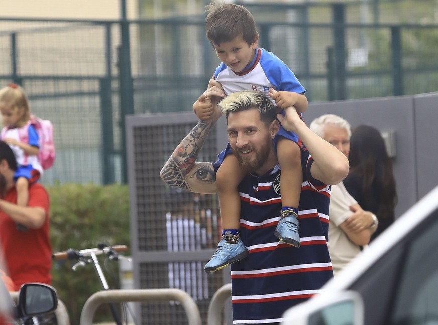 Lionel-Messi-dua-con-toi-