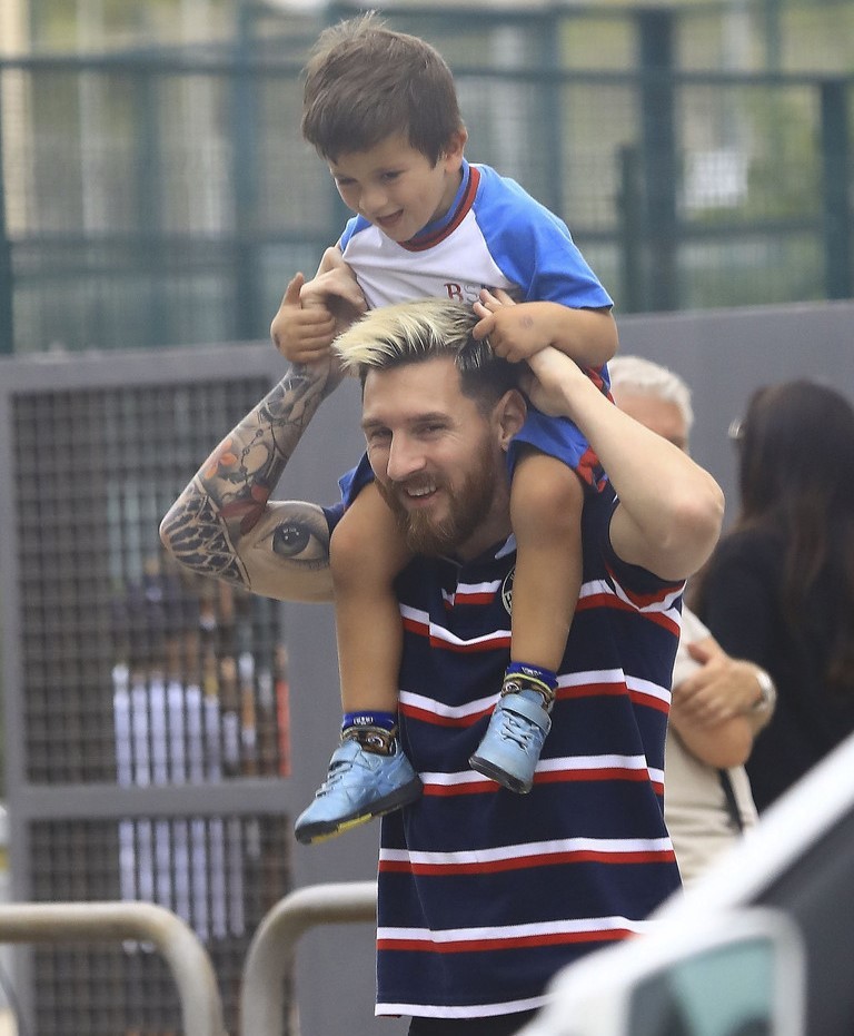 Lionel-Messi-dua-con-toi-