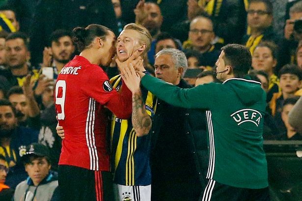 Manchester-Uniteds-Zlatan-Ibrahimovic-clashes-with-Fenerbahces-Simon-Kjaer-as-manager-Jose-Mourinh