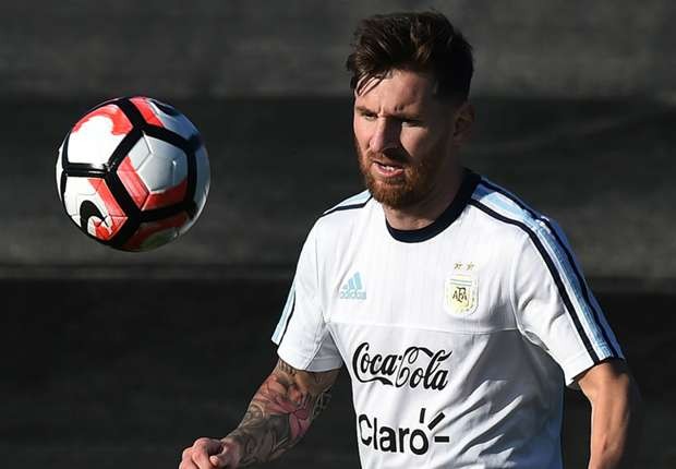 Diego Maradona nhận xét Lionel Messi là thiếu phẩm chất thủ lĩnh. Ảnh: Internet.