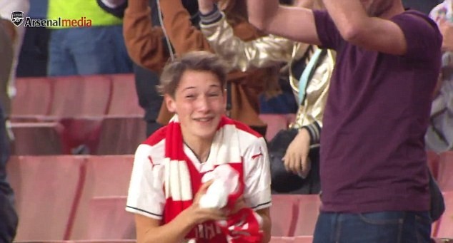 Mesut-Ozil-tang-ao-cho-fa