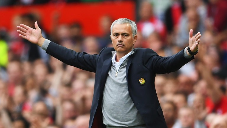 mourinho-lay-long-trong-tai