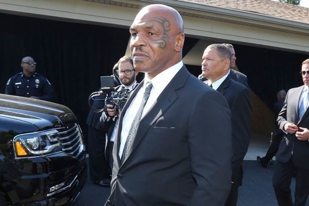 Huyền thoại Mike Tyson - người luôn được đem ra so sánh với Ali trong những cuộc tranh luận không hồi kết. Thành tích của Mike Tyson là thắng 58 trận và chỉ thua 6. Tyson là nhà vô địch hạng nặng đầu tiên nắm giữ đồng thời cả 3 đai WBA, WBC, IBF. Ảnh: Internet.