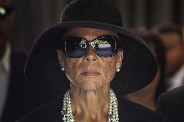 Đây là bà vợ Lonnie Ali (tên thật là Yolanda Williams) của huyền thoại Muhammad Ali. Hai người kết hôn vào ngày 19/11/1986. Bà là vợ thứ tư của Ali. Họ có với nhau 1 người con trai tên là Assad Amin. Ảnh: Internet.