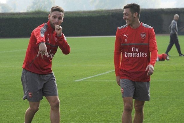 mustafi-chuc-mung-oezil-1