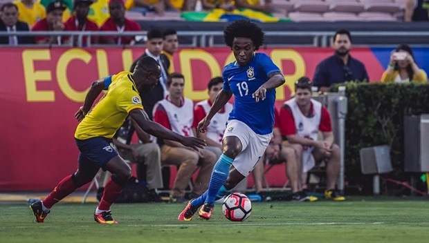 Willian cũng như các cầu thủ tấn công khác bất lực trong việc tìm đường vào mành lưới Ecuador. Ảnh: Internet.