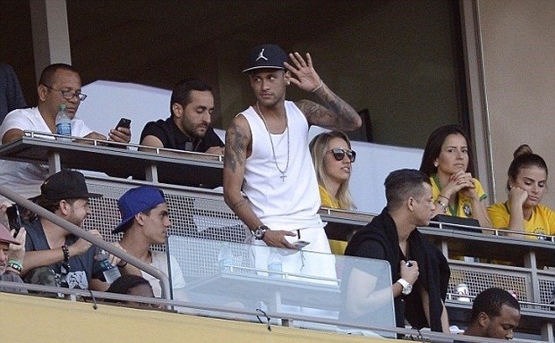 Trong thời gian ở Mỹ, Neymar đến sân cổ vũ cho ĐT Brazil dự Copa America 2016. Ảnh: Internet.