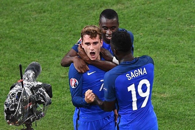 Việc những ngôi sao ghi bàn cho thấy chân lý: Pháp phải chơi 4-3-3 và trông cậy vào Pogba và Griezmann. Ảnh: Internet.