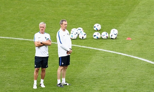Nắm trong tay thiên thời, địa lợi, nhân hòa,... thầy trò Didier Deschamps hứa hẹn sẽ dễ dàng bỏ túi 3 điểm trong trận cầu khai mạc VCK EURO 2016. Ảnh: Internet.