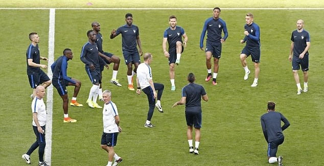 Thầy trò Didier Deschamps vừa có buổi tập luyện chuẩn bị cho cuộc đối đầu với Romania trong lượt trận đầu tiên của bảng A VCK EURO 2016. Ảnh: Internet.