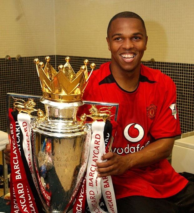 Quinton Fortune: Fortune là một trong những cầu thủ Nam Phi nổi tiếng nhất trong lịch sử. Man United chính là đội bóng mà Fortune gắn bó lâu năm nhất (từ 1999 đến 2006). Anh gia nhập sân Old Trafford sau khi Quỷ đỏ vừa giành cú ăn ba huyền thoại trong mùa 1998-1999.