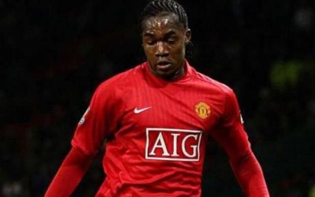 Manucho: Có lẽ không nhiều người biết Man United từng có cầu thủ người Angola này trong đội hình. Manucho được Sir Alex đưa về từ Petro Atlético sau khi ghi đến 34 bàn sau 78 trận. Nhưng ở Old Trafford, Manucho chỉ thi đấu có 1 trận, rồi phải chia tay CLB để đến Panathinaikos, Hull City, Valladolid và bây giờ là Rayo Vallecano.