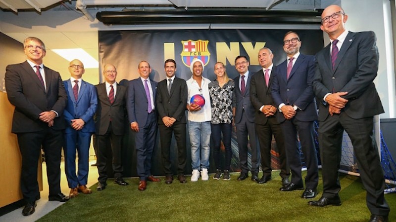 raul-giai-thich-ly-do-xuat-hien-tai-van-phong-barca