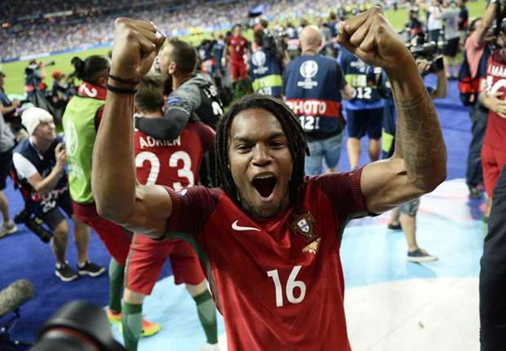 renato-sanches-euro-2016-team-of-the-tournament_1m7mt0v3smuv21pb7txbbwzcgv