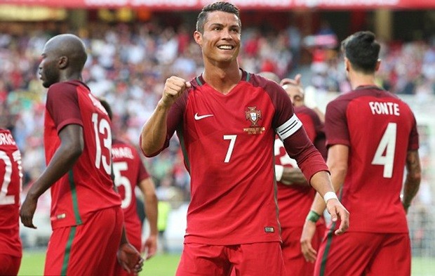 Rất có thể EURO 2016 là cơ hội cuối cùng để CR7 hoàn tất giấc mơ còn dang dở. Ảnh: Internet.
