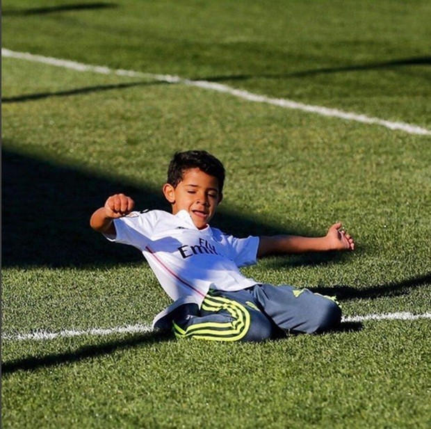 Ronaldo Jr rất giống bố. Ảnh: Internet.