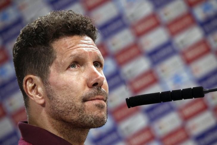 Simeone-rut-ngan-hop-dong