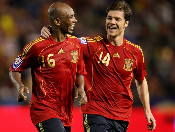 Marcos Senna là nhân tố quan trọng mang lại sự thành công cho La Roja ở EURO 2008. Ảnh: Internet.