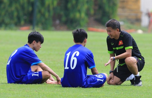 HLV Hoàng Anh Tuấn xác nhận Thanh Hậu, Hoàng Nam sẽ ở lại cùng ĐT U21 Việt Nam. Ảnh: Internet.