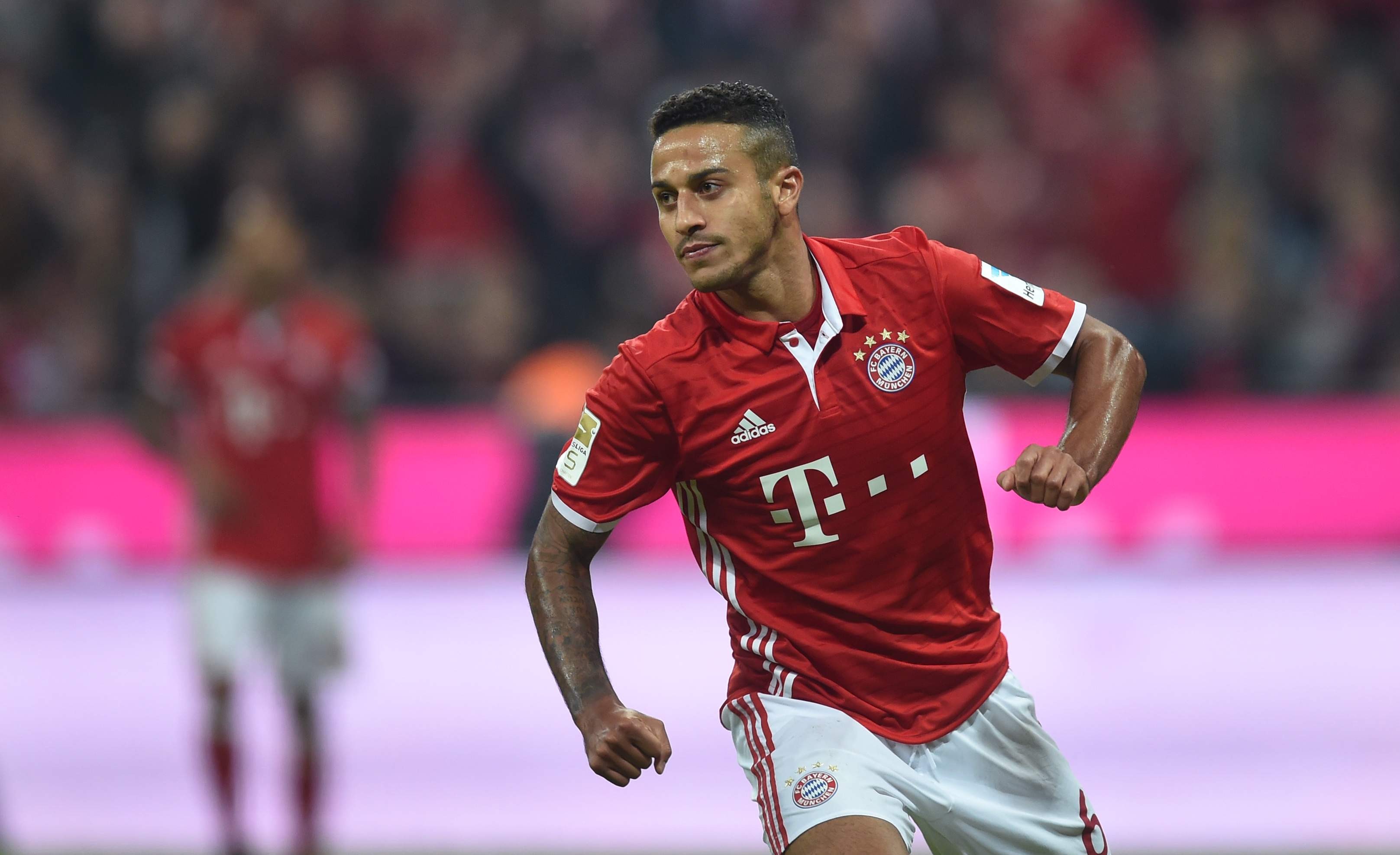thiago-khen-dong-doi