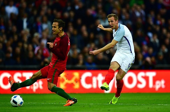 Harry Kane (phải) là một trong số những gương mặt trẻ ở tuyển Anh. Ảnh: Internet.