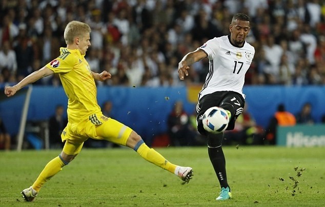 Jerome Boateng (phải) chơi rất tốt dù mới trở lại sau chấn thương. Ảnh: Internet.