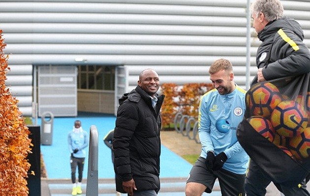 vieira-tham-man-city-1
