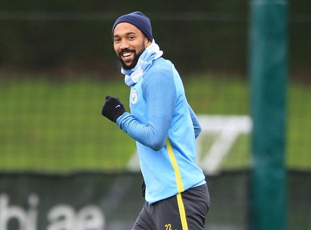vieira-tham-man-city-9
