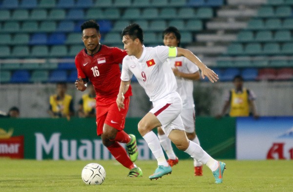 Đội tuyển Việt Nam (áo trắng) có chiến thắng thuyết phục trước Singapore để vô địch AYA Bank Cup 2016. Ảnh: Internet.
