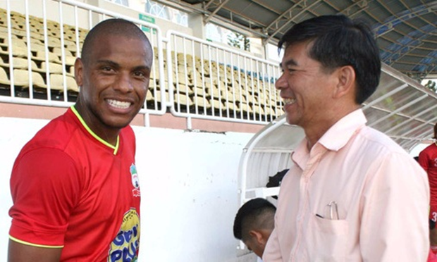 Giám đốc điều hành CLB HAGL hài lòng với màn ra mắt của ngoại binh thử việc đến từ Brazil. Ảnh: Báo Gia Lai.