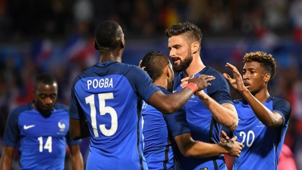 Việc Rooney tham dự EURO đã gây ra nhiều tranh cãi.