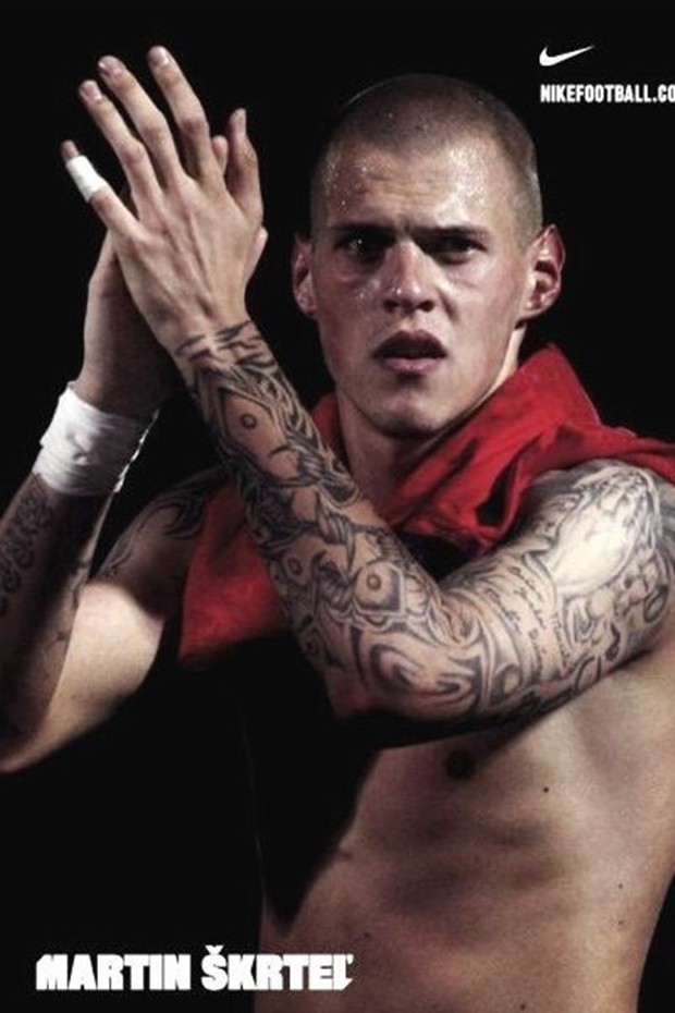 Martin Skrtel (Slovakia) xăm lên người nhiều hình ảnh và thông điệp khác nhau, đáng kể nhất là dòng chữ 