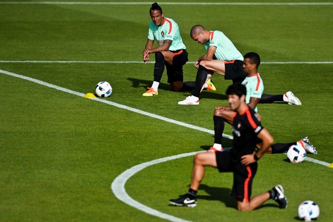 Tại Euro 2016, tuyển Bồ Đào Nha nằm chung bảng F với Áo, Hungary và Iceland. Ronaldo và đồng đội ra quân gặp Iceland lúc 2h ngày 15/6. Trận thứ hai là cuộc chạm trán với Áo lúc 2h ngày 19/6 và trận cuối cùng là cuộc đối đầu Hungary lúc 23h ngày 22/6. Ảnh: Internet.