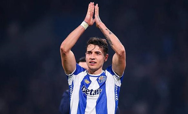 Porto quyết định mua đứt Jakub Kiwior từ Arsenal.