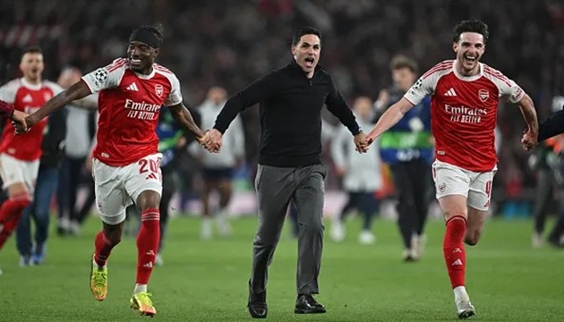 Thầy trò Mikel Arteta ăn mừng khi lọt vào chung kết Champions League.