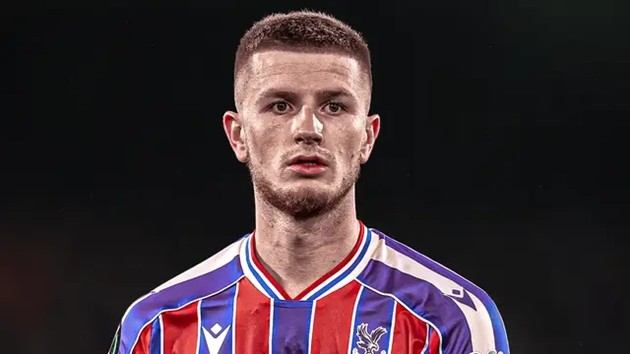 Adam Wharton là mẫu tiền vệ phù hợp với Liverpool.