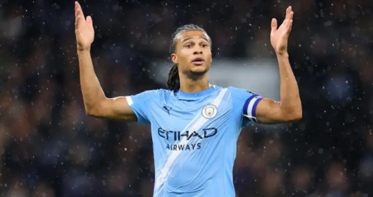 Ake không còn nằm trong kế hoạch của Pep Guardiola.