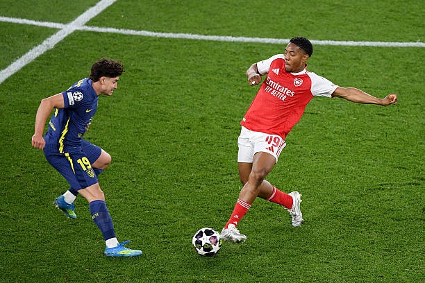 Lewis-Skelly có một màn trình diễn đẳng cấp trước Atletico Madrid. 